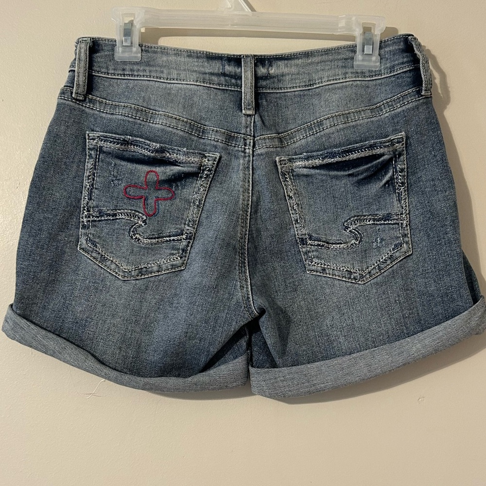 Silver Jeans | The Boyfriend Jean Short 30” Roll Hem Festival Floral Embroidery